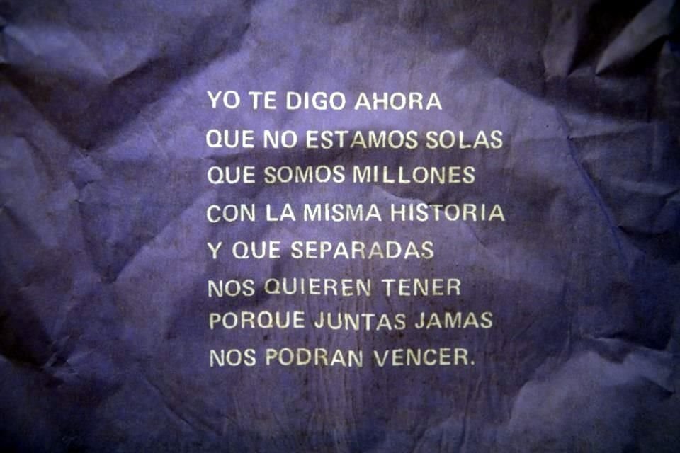 A través del proyecto 'Tort(guerr)illa', este 7 y 8 de marzo varias tortillerías de la Ciudad de México envuelven tortillas con papel de estraza con consignas feministas.
