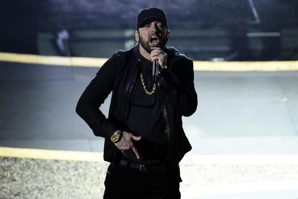 Tras su actuación en el Super Bowl, el rapero Eminem logró aumentar su éxito y ahora es el artista con más discos de oro y platino en la historia.