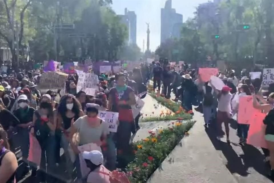 Locatarios ubicados en el primer cuadro del Centro Histórico se prepararon para recibir la marcha por el Día de la Mujer.