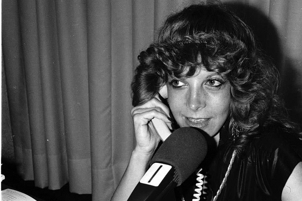 Rosa María Ibarra, una de las voces femeninas de la radio, con alrededor de 4 décadas de trayectoria, falleció este martes.