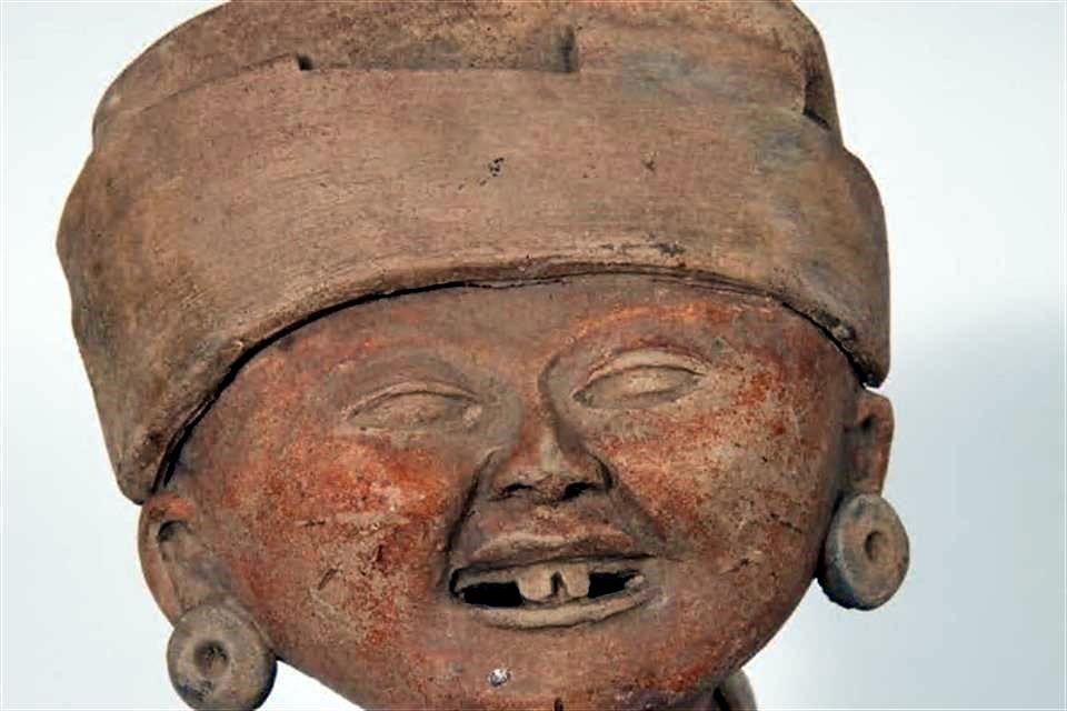 'Figura con carita sonriente', pieza procedente de Veracruz (100-800 d. C), con un precio estimado de entre 7 mil y 8 mil euros.