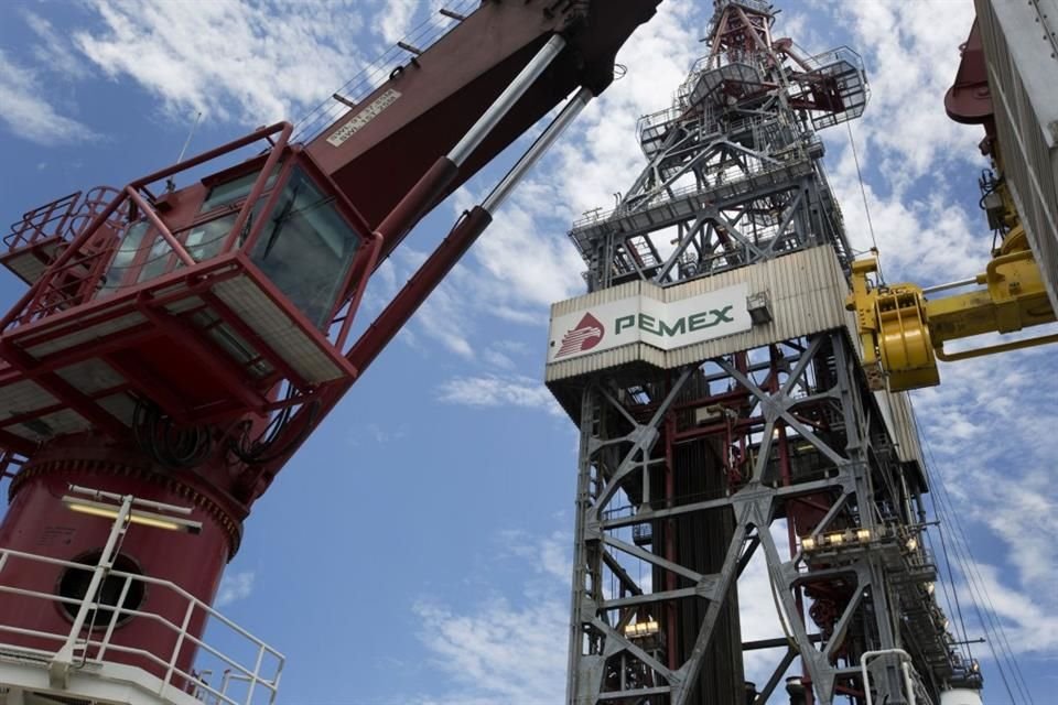 Pemex Exploración y Producción (PEP) otorgó sin licitar un contrato por 29.5 mdp a Opex Perforada, una empresa de la familia Miguel Bejos, quien es cercana al ex Presidente Peña Nieto.