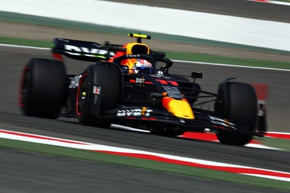 Sergio Pérez, de Red Bull, en la segunda fecha de la pretemporada de la F1 en Bahréin.