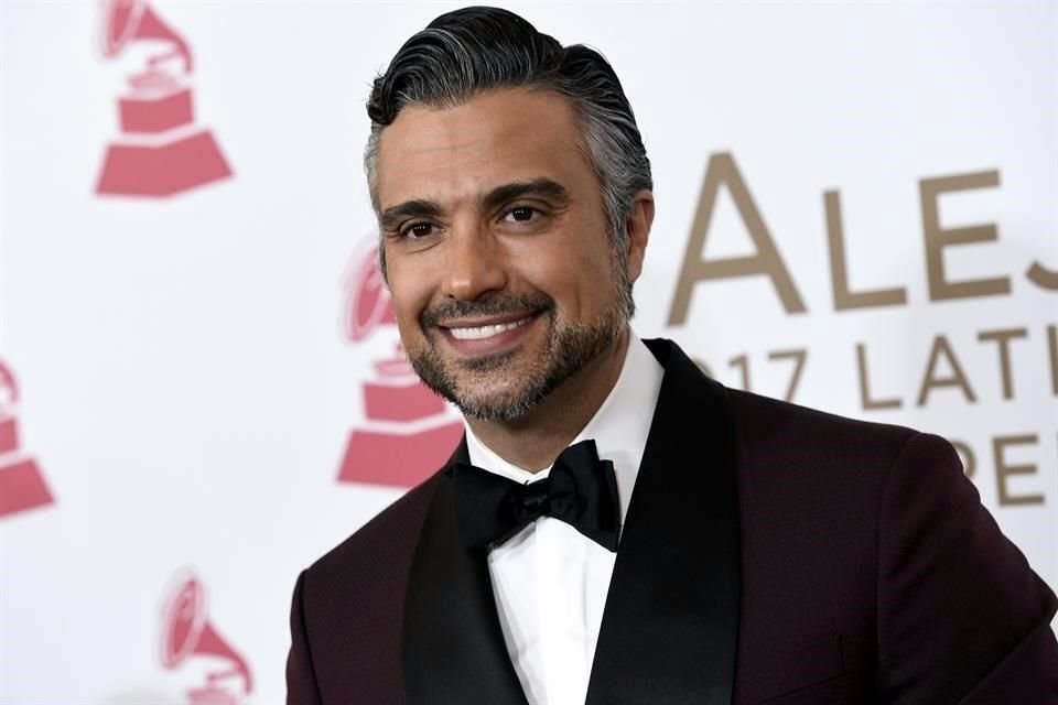 El actor mexicano Jaime Camil, firmó un contrato con una división de Paramount para producir series y películas.