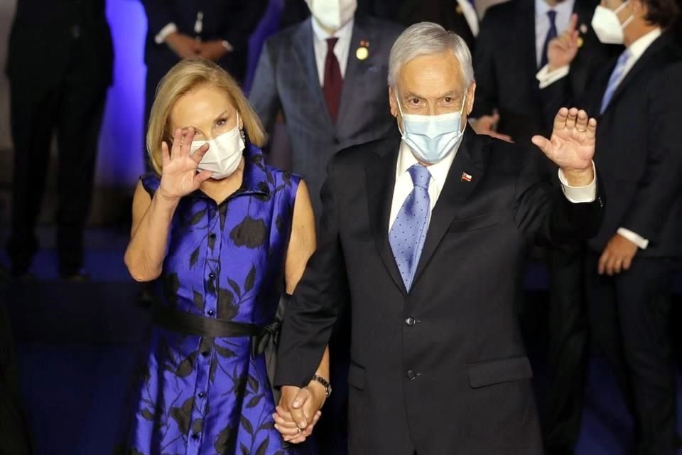 El Presidente saliente, Sebastián Piñera, y su esposa, Cecilia Morel