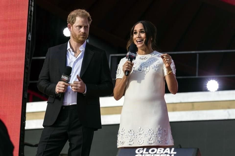 Un vocero de El Príncipe Enrique y Meghan Markle aseguró que la pareja no viajará a Reino Unido para el memorial de Felipe de Edimburgo.