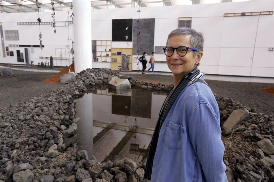 'Quería dar fe de la riqueza ecológica que hay en el Pedregal', dice la artista Perla Krauze sobre 'Nonsite: El Pedregal revisitado', exposición que se despliega en 2 mil metros cuadrados del MUCA.