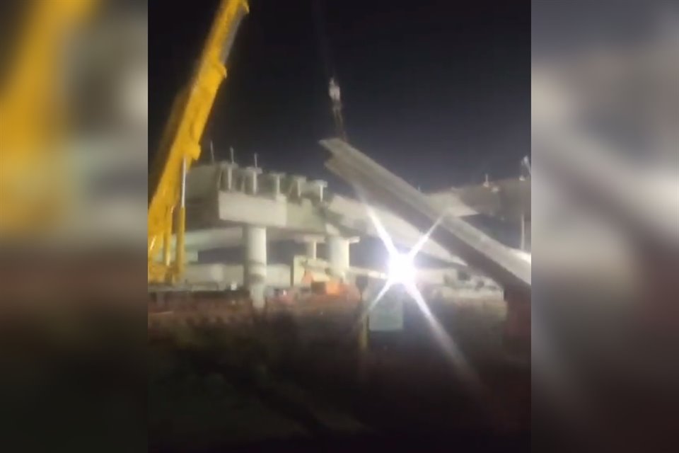 Un video difundido en redes sociales muestra la trabe que colapsó en obras de conexión al AIFA. 