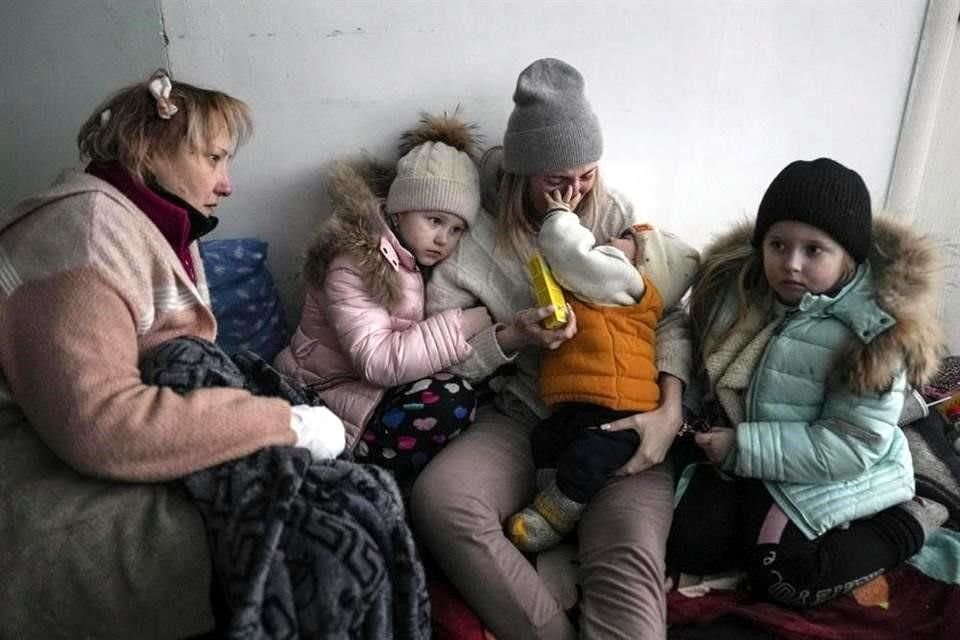 Ucrania acusó que tropas rusas dispararon este sábado en contra de un convoy con mujeres y niños, dejando 7 muertos, incluido un menor