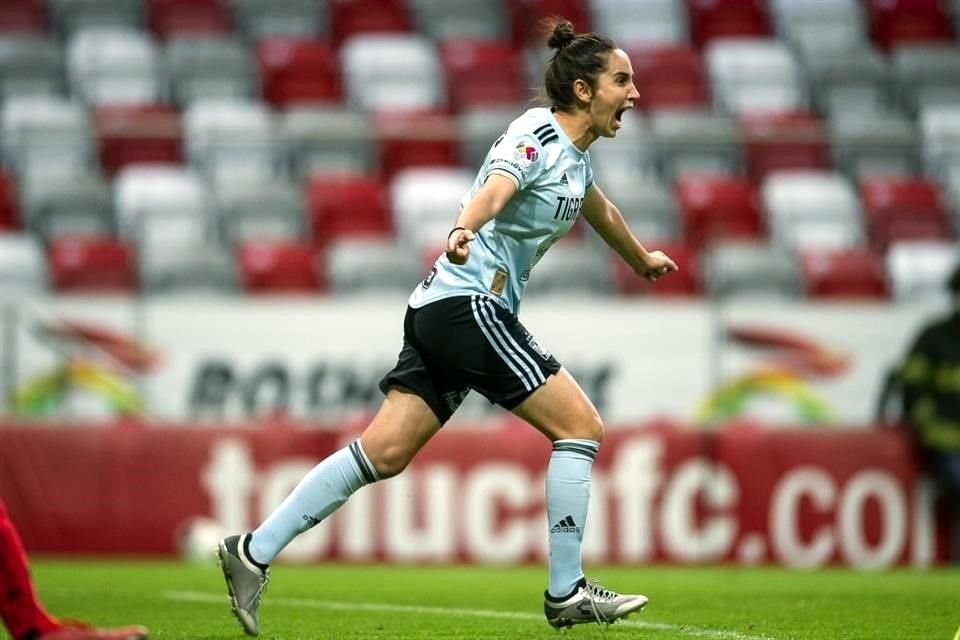 Y, como siempre que entra de cambio, Fernanda Elizondo anotó al 88' de cabeza, dándole la vuelta al marcador.