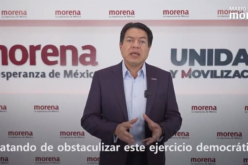 El líder de Morena, Mario Delgado, acusó al INE de obstaculizar la consulta de revocación de mandato.