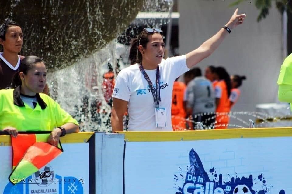 Gaby fue hasta entrenadora de futbol, deporte que le ha ayudado a lo largo de su vida.