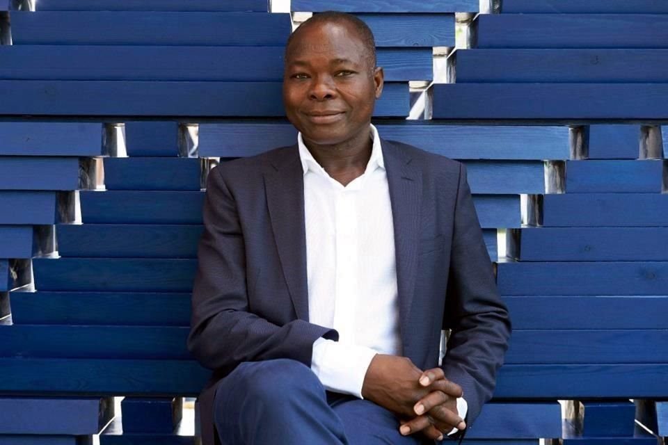 Diébédo Francis Kéré, arquitecto y activista social, ganó el Premio Pritzker de Arquitectura.