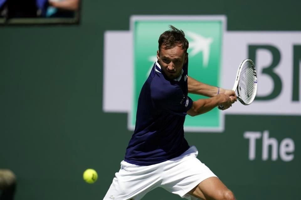 Daniil Medvedev podría perderse Wimbledon en caso de no mostrar su rechazo a Vladimir Putin.