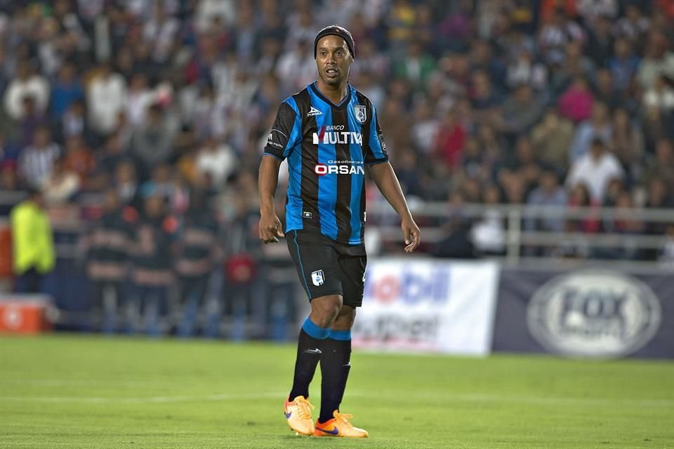 El brasileño vistió la camiseta de los Gallos Blancos al final de su carrera.