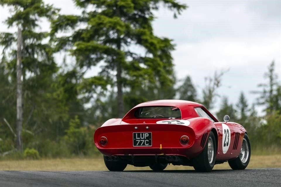 Phill Hill, campeón de Fórmula 1, condujo este vehículo en 1962 en la Targa Florio.