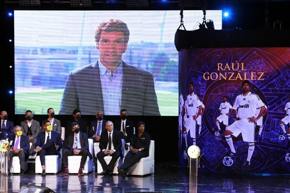 Raúl González amplía su legado en el futbol.