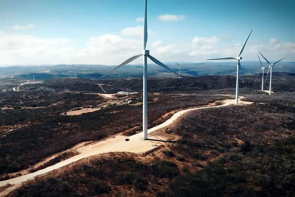 HIF está construyendo una planta en Chile para producir combustibles sintéticos basados en electricidad a partir de hidrógeno y dióxido de carbono utilizando energía eólica.