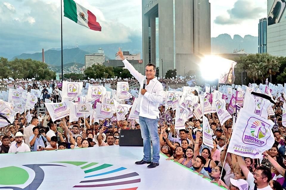 Paga las broncofirmas. Como Gobernador, 'El Bronco' desvió recursos públicos al usar a funcionarios para recabar firmas para su campaña presidencial.