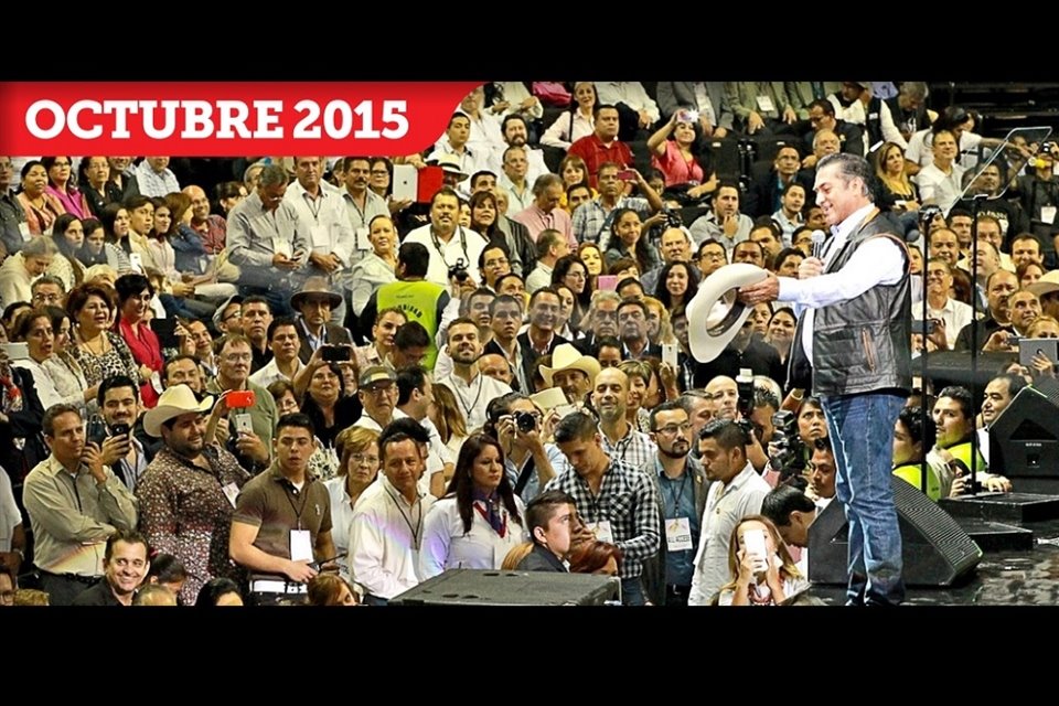 Festeja en la Arena Monterrey el primer día de su Gobierno.