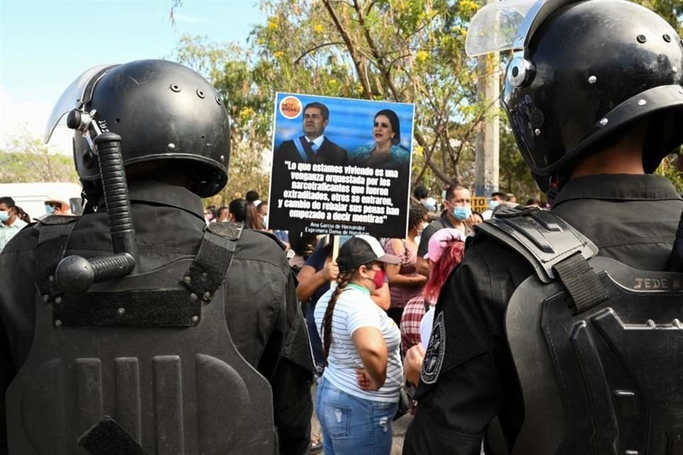 Seguidores del ex Mandatario protestaron en su defensa.