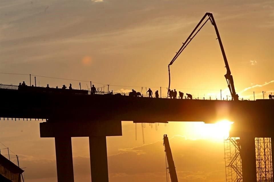 A marchas forzadas. A unos días de su inauguración, y con jornadas extendidas, sigue la construcción de los accesos del Circuito Exterior Mexiquense hacia el acceso principal del AIFA.
