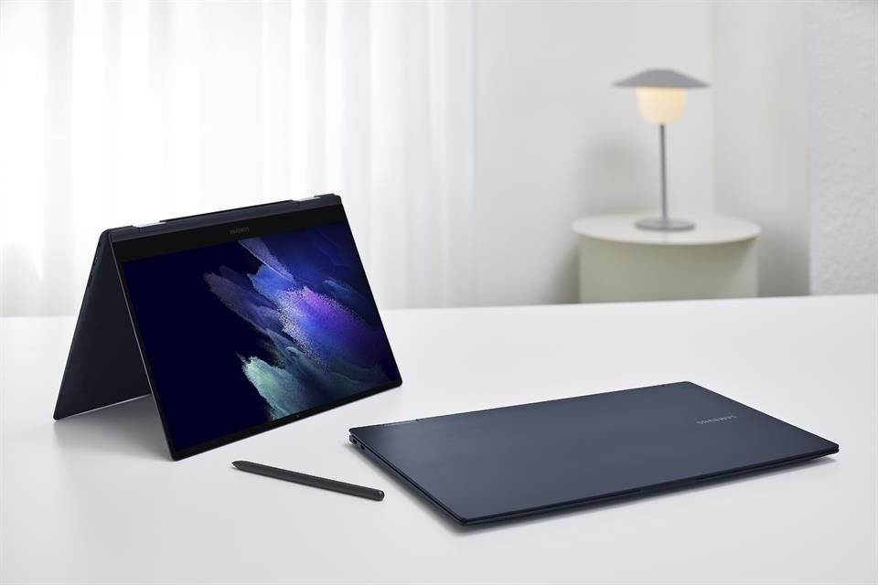 Gracias a su bisagra, Galaxy Book Pro 360 puede abrirse en 360 grados, para facilitar la interacción con la pantalla táctil, al poder usar el renovado S Pen.