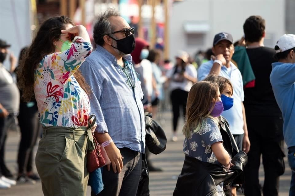 Eugenio Caballero, Diseñador de Producción y Director de Arte mexicano ganador del Óscar, asistió junto a su familia a la jornada musical del domingo.