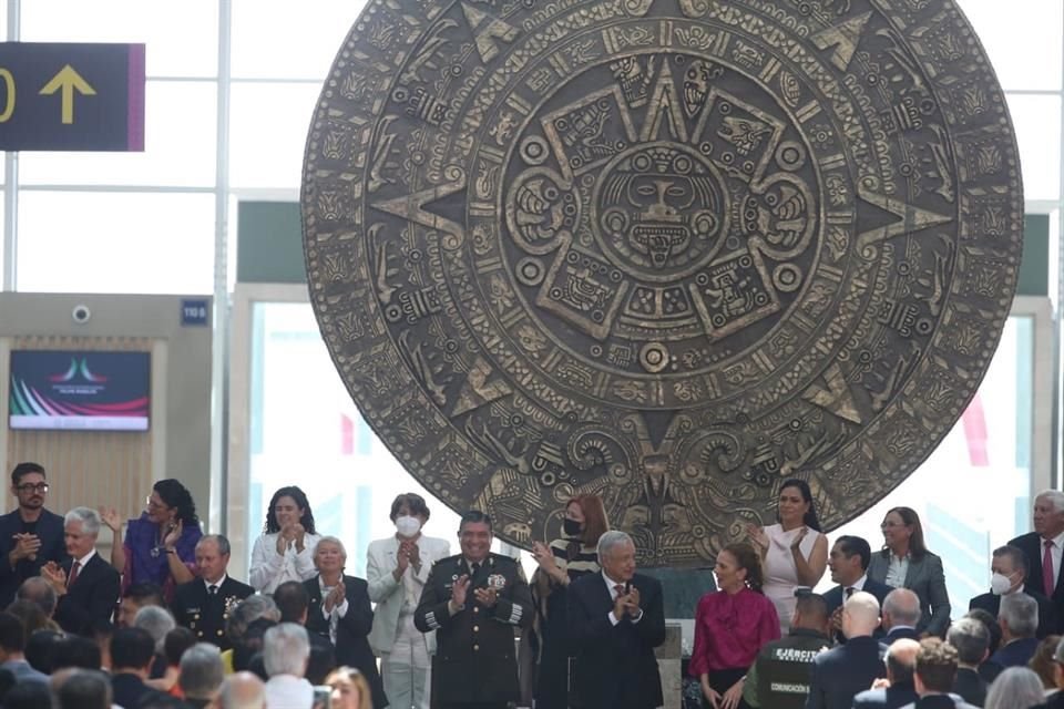 AMLO en la inauguración del AIFA.