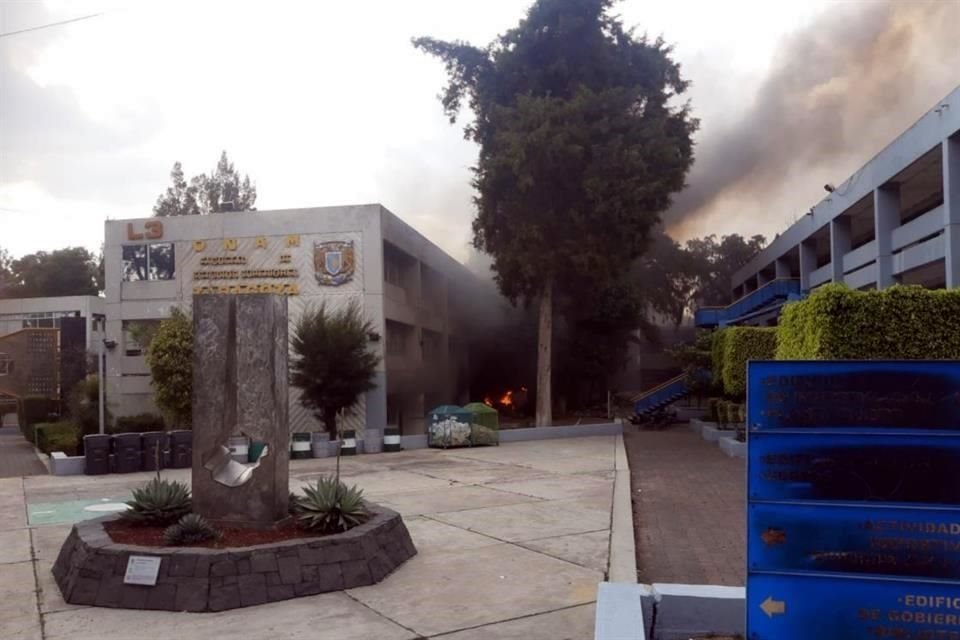 Explosión al interior de uno de los laboratorios de la FES Zaragoza, en Iztapalapa, dejó tres personas lesionadas, reportaron autoridades.