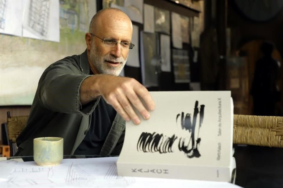El libro, de casi 500 páginas, titulado 'Alberto Kalach, Taller de Arquitectura X', es publicado bajo el sello de Arquine.