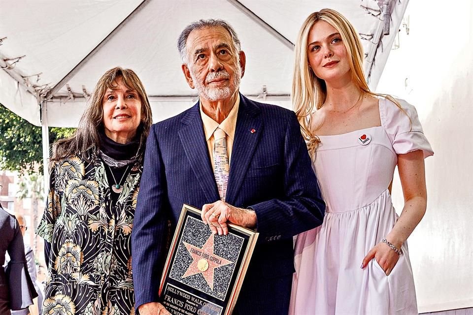 Taila Shire y Elle Fanning celebraron al mítico realizador de 'El Padrino', quien develo su estrella en el Paseo de la Fama.