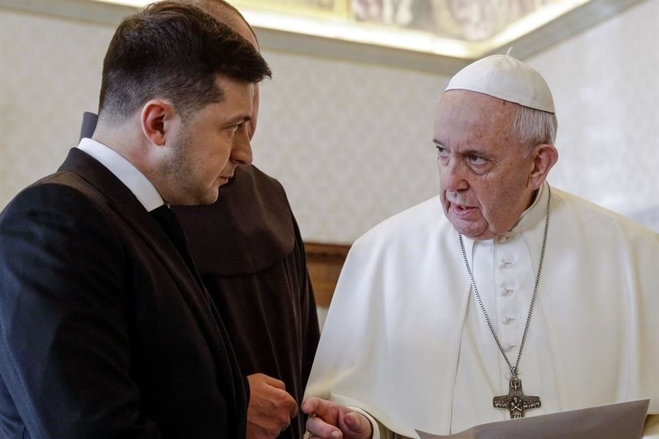 El Presidente ucraniano, Volodymyr Zelensky, durante un encuentro con el Papa Francisco en 2020.