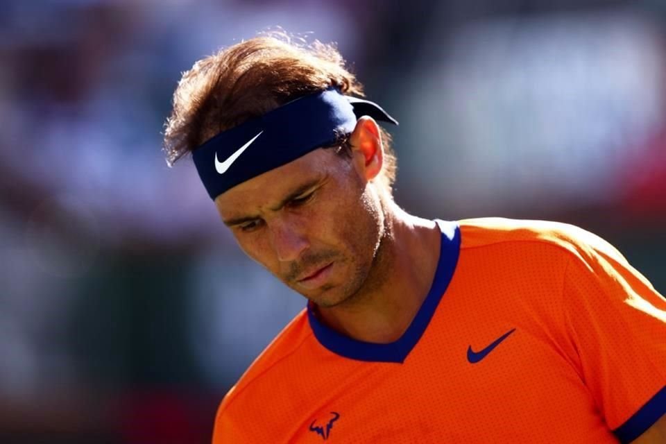 Rafael Nadal estará hasta seis semanas de baja por su figura en las costillas.