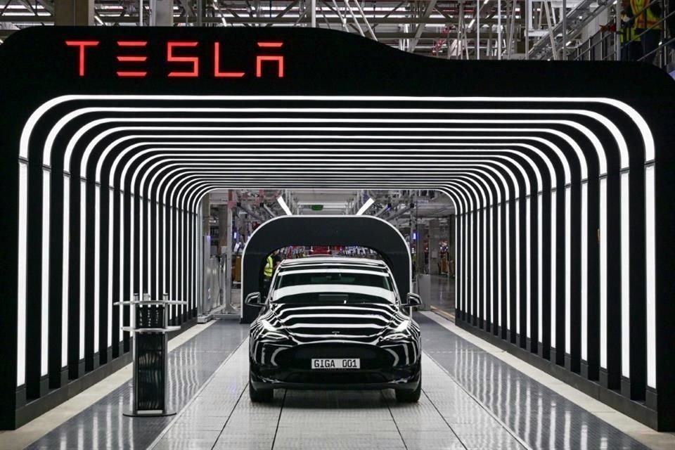 El Model 3 es el coche más barato de Tesla y se vende desde 42 mil 990 euros en Alemania.