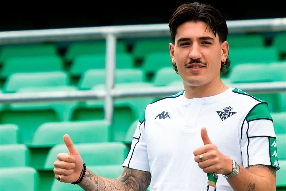 Héctor Bellerín es compañero de Guardado y Lainez en el Betis.