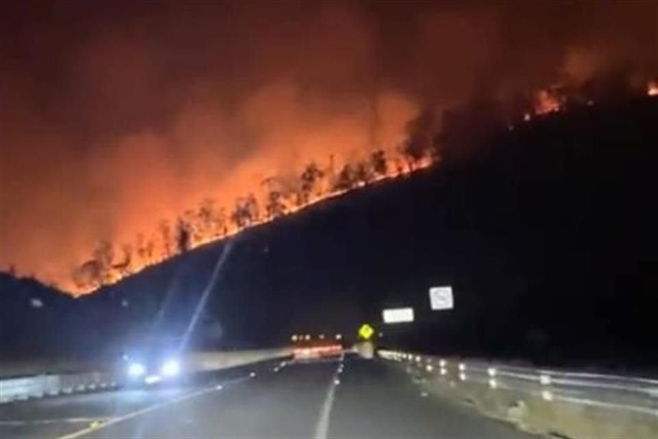 Un incendio forestal fue registrado en la zona de bosque de Loma de Santa María, en Municipio Morelia, Michoacán, según reportes.