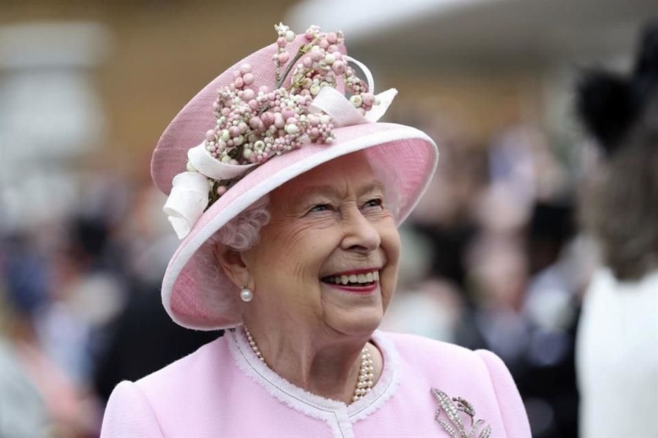 Isabel II podría eludir su discurso en el Parlamento por problemas de salud; se desconoce su asistencia al homenaje del Príncipe Felipe.