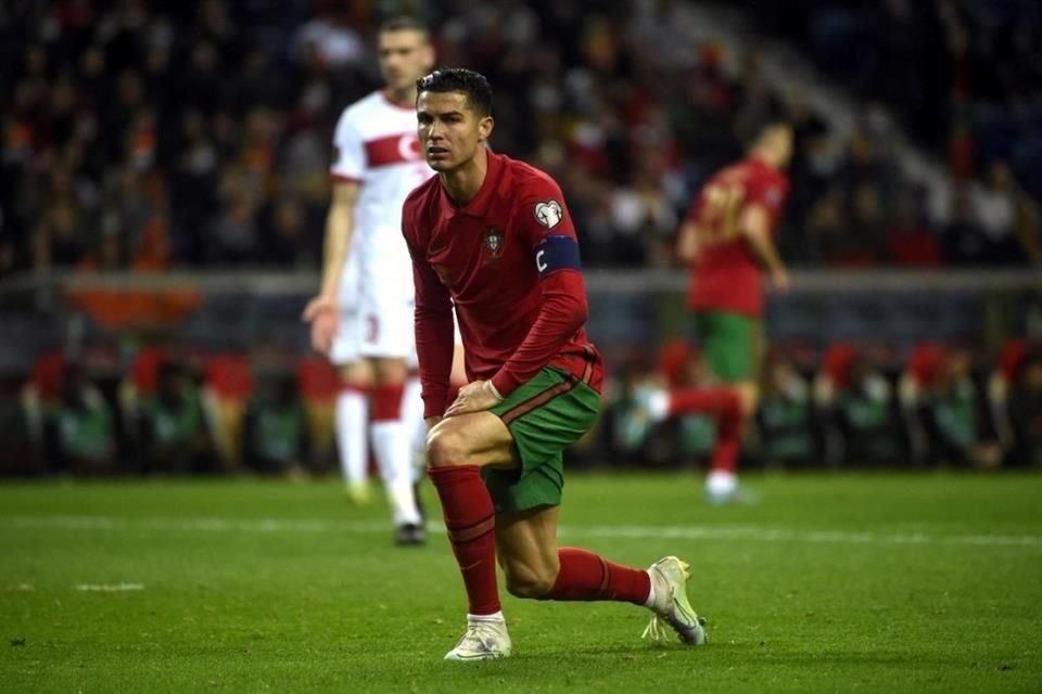 Cristiano Ronaldo no anotó, pero pesó en el ataque luso.