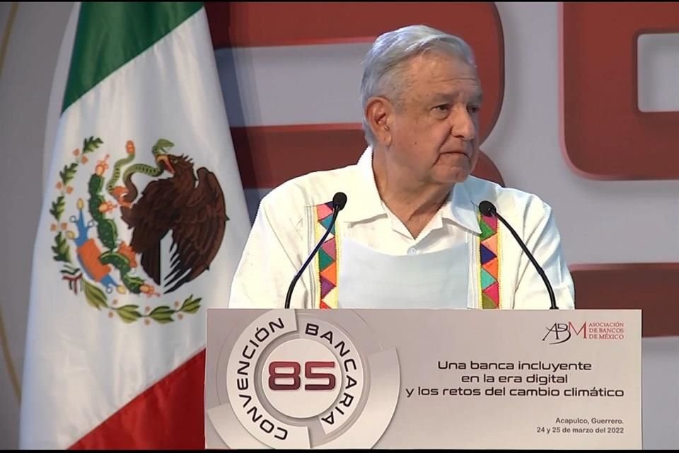 El Presidente López Obrador ofreció disculpas y prometió respetar autonomía de Banxico.