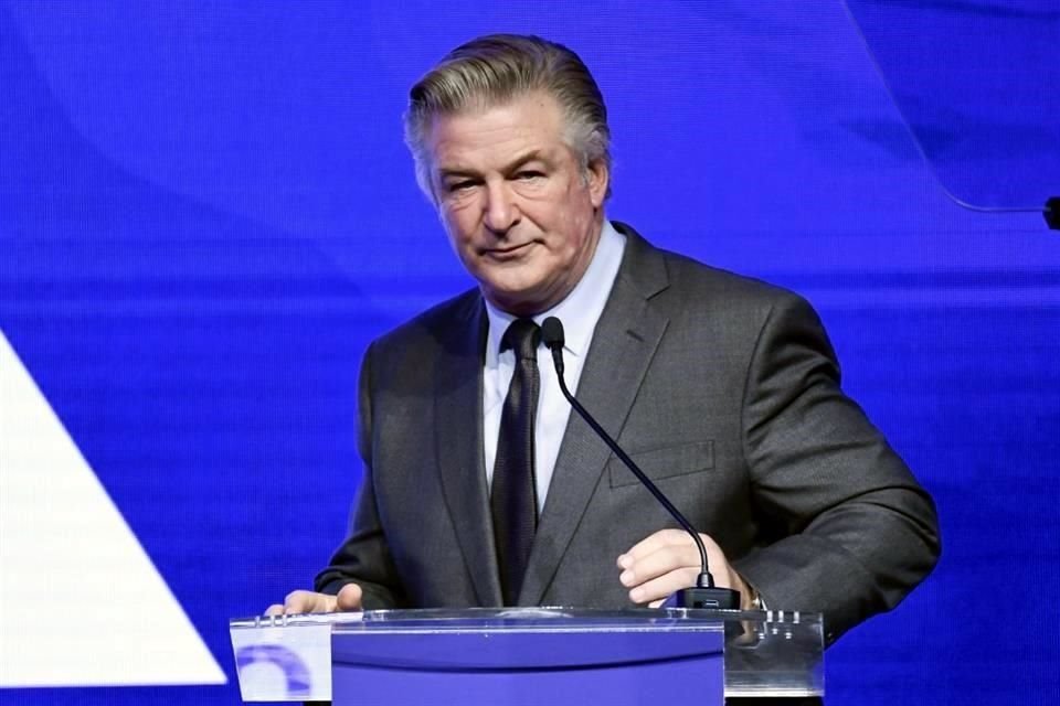 Alec Baldwin está de vuelta en los sets, pues se anunció que junto con su hermano William Baldwin protagonizarán dos cintas navideñas.