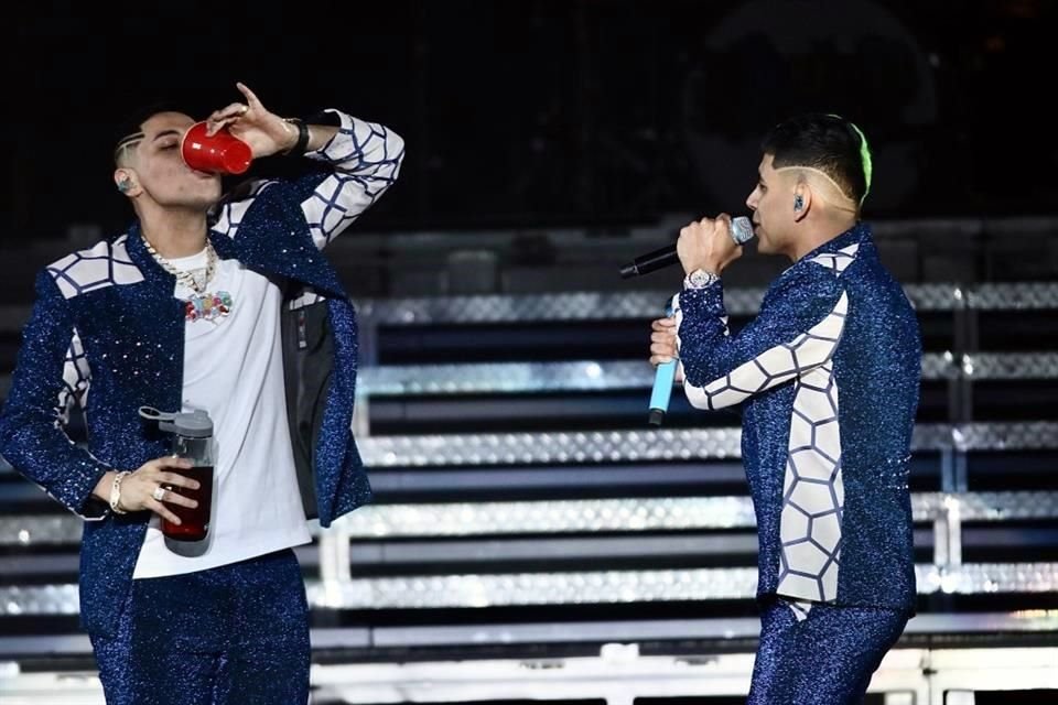 Grupo Firme reunió a 65 mil personas en su primero de tres llenos totales en el Foro Sol.