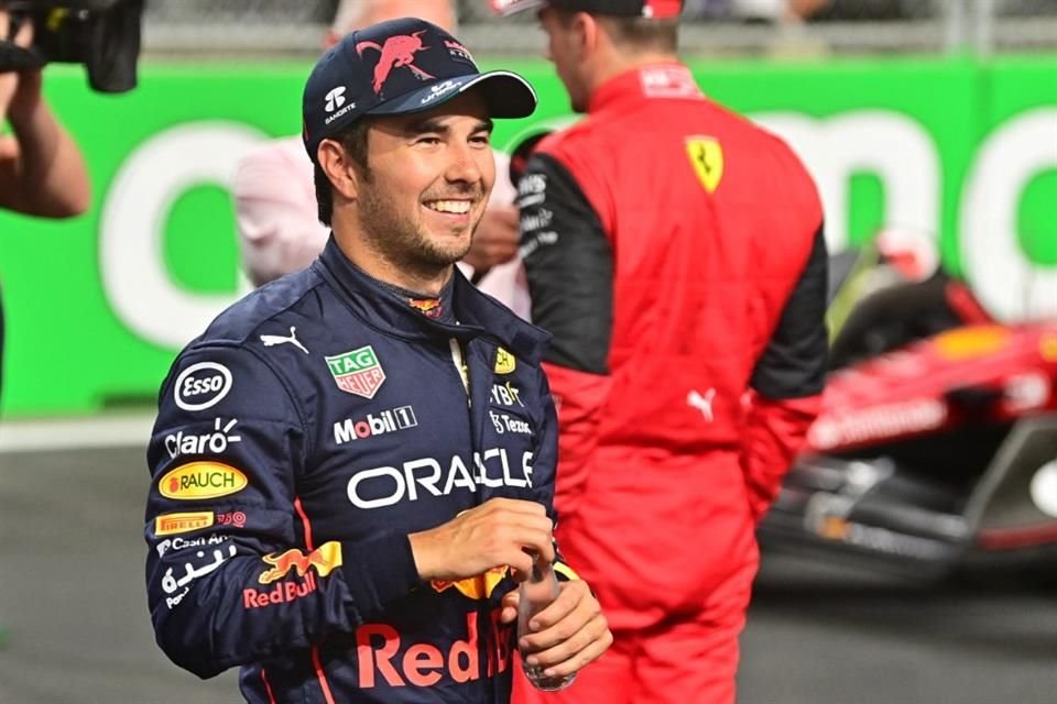 La sonrisa de Checo tras conseguir la primera pole de su carrera.