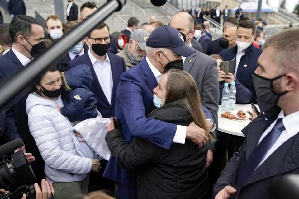 El Presidente estadounidense, Joe Biden, visitó a refugiados ucranianos en Polonia que huyeron de la guerra en Ucrania.