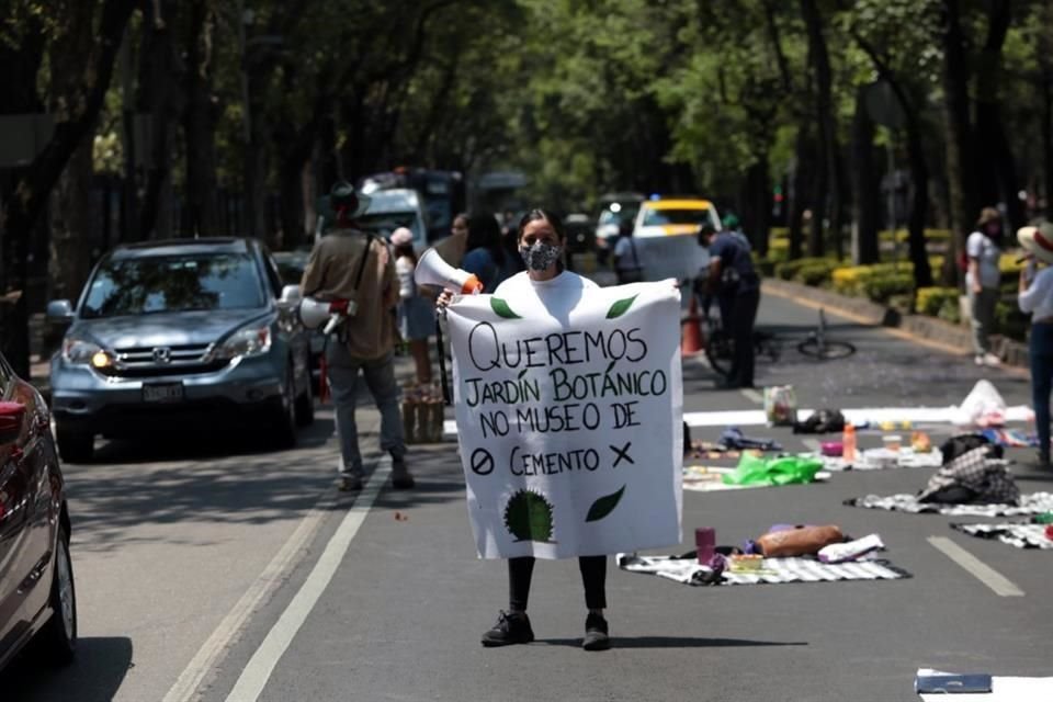 El Bosque de Chapultepec albergó la Primera Feria de Ecotecnias itinerante para la cosecha de lluvia, pero también un pícnic para protestar en defensa del Jardín Botánico.