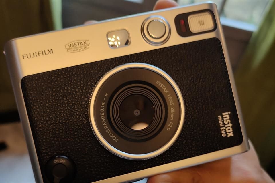 Camara Fujifilm Instax Mini Evo Marron. FUJIFILM