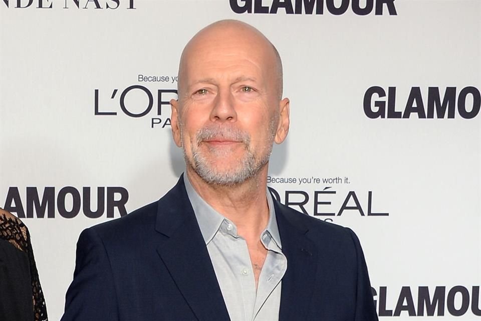La familia de Bruce Willis anunció su retiro de la actuación luego de ser diagnosticado con afasia, una enfermedad que afecta las habilidades del lenguaje.