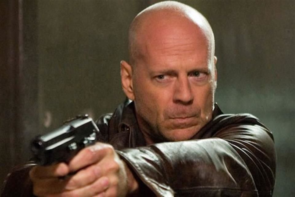 Las dificultades de trabajo con Bruce Willis aumentaron desde que fue diagnosticado con afasia; incluso llegó a disparar en un set en 2020.