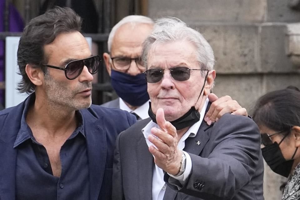 El actor frances Alain Delon pidió a su hijo Anthony ayudarlo a someterse a la eutanasia.