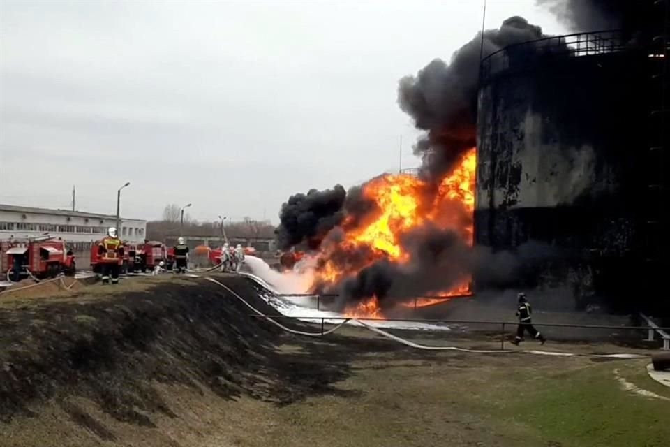 Un depósito de combustible en la localidad de Bélgorod, Rusia, habría sido atacado por dos helicópteros ucranianos, acusó el Kremlin.